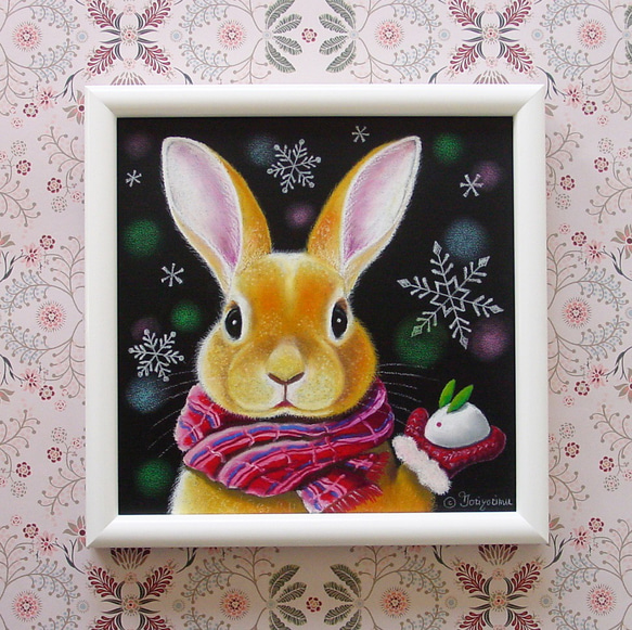 冬を楽しんでいるウサギさん・マフラー・手袋・雪うさぎ・雪の結晶・もふもふ・寒いの平気・パステル画・一点物・フレーム付き 1枚目の画像