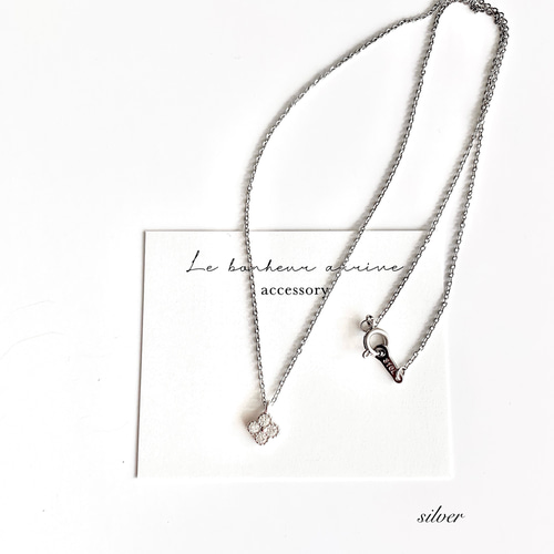 小さなフラワー ジルコニア シルバー サージカルステンレスネックレス