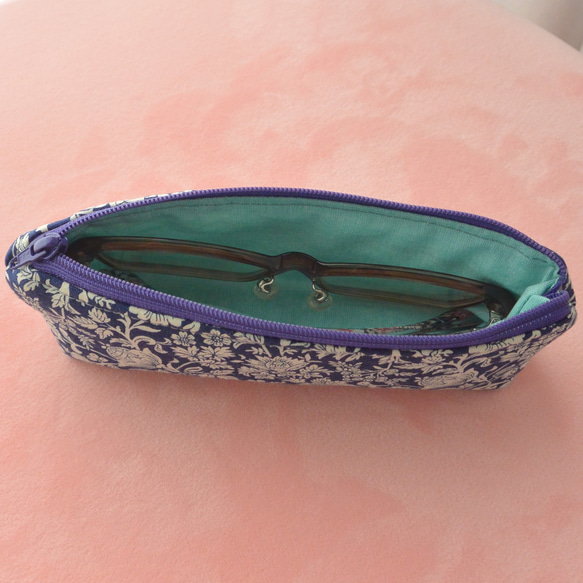 リバティプリント使用　コロンとかわいいメガネケース・ペンケース　ブルー花柄 5枚目の画像