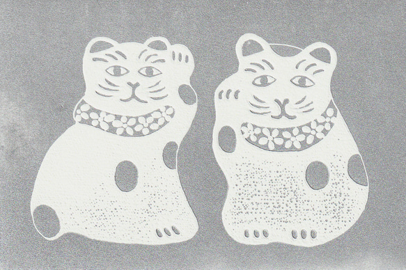 左右の招き猫/刷り色：シルバー/銅版画(作品のみ） 2枚目の画像