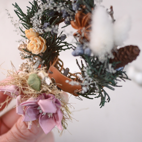 つまみ細工・クリスマスローズのアレンジリース（2WAYコサージュ