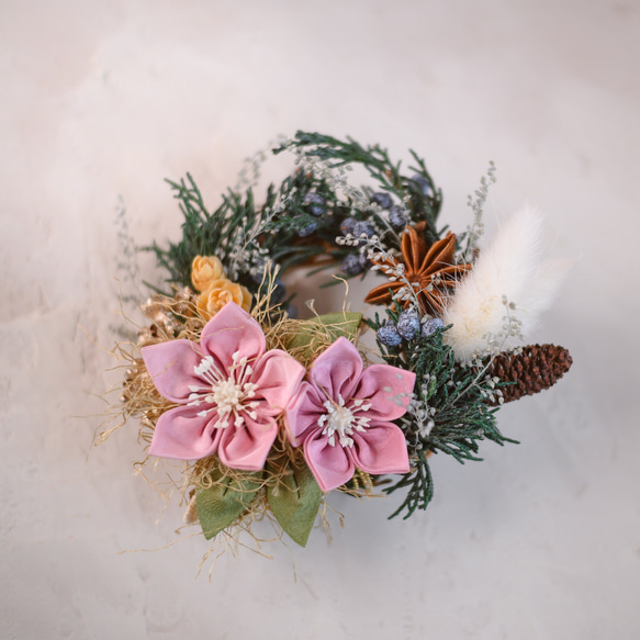つまみ細工・クリスマスローズのアレンジリース（2WAYコサージュ