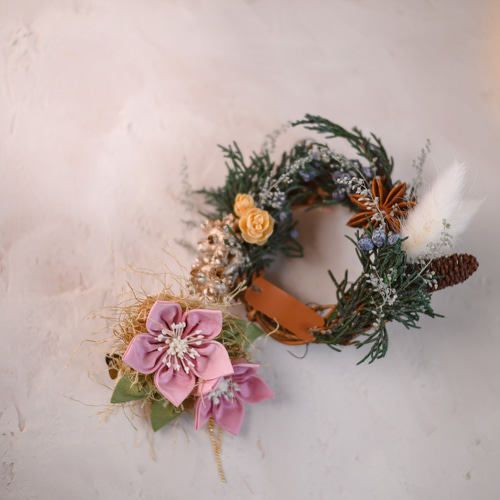 つまみ細工・クリスマスローズのアレンジリース（2WAYコサージュ