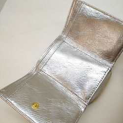 ３つ折りコンパクト財布<メタリックカラー>　本革　牛革　レザーウォレット　革財布　カラフル　コンパクト　M1017M 7枚目の画像