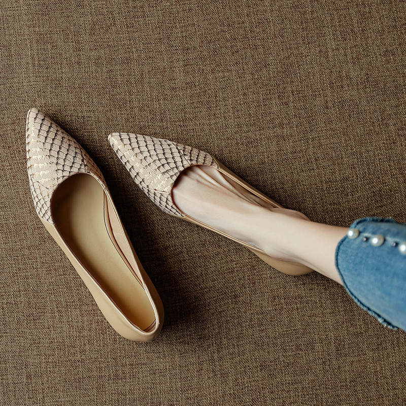 パンプス 本革 プレゼント 柔らかい 歩きやすい ミセス おしゃれ お出かけ 美脚 疲れにくい 低反発 新作2024