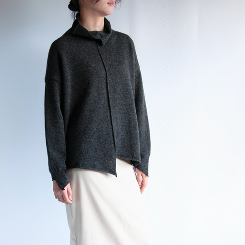 受注制作】ラムズウールのギザギザハイネック ムササビセーター
