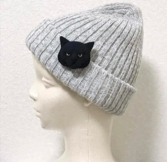 羊毛フェルト 猫ブローチ 黒白猫 7枚目の画像