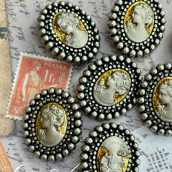 H03【30mm 2pcs】CAMEO vintage buttons 第1張的照片