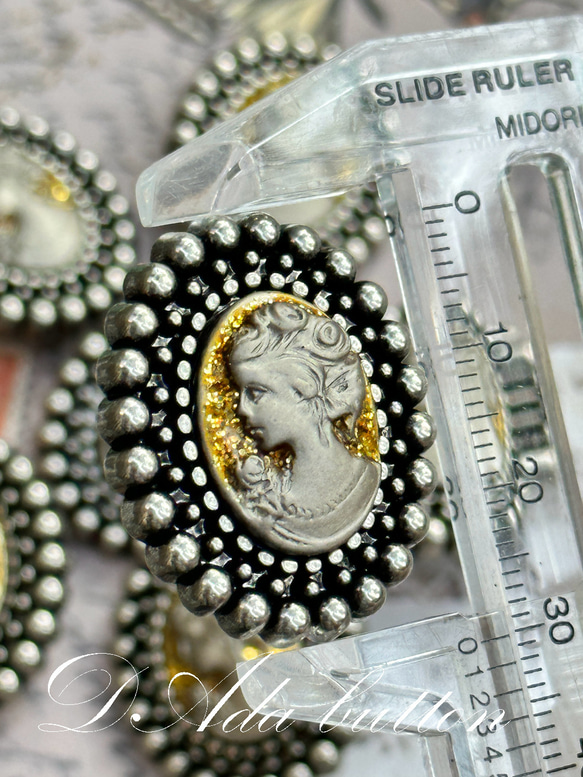 H03【30mm 2pcs】CAMEO vintage buttons 第4張的照片