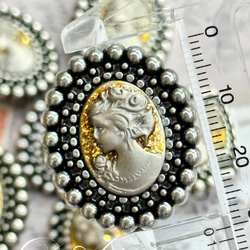 H03【30mm 2pcs】CAMEO vintage buttons 第3張的照片