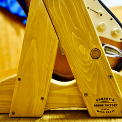 【24時間以内に発送】手作り木工　木製ギタースタンド （オーク） ３本掛け 6枚目の画像