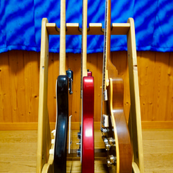 【24時間以内に発送】手作り木工　木製ギタースタンド （オーク） ３本掛け 3枚目の画像
