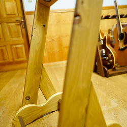 【24時間以内に発送】手作り木工　木製ギタースタンド （オーク） ３本掛け 10枚目の画像