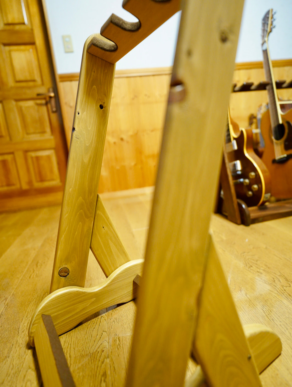 【24時間以内に発送】手作り木工　木製ギタースタンド （オーク） ３本掛け 10枚目の画像
