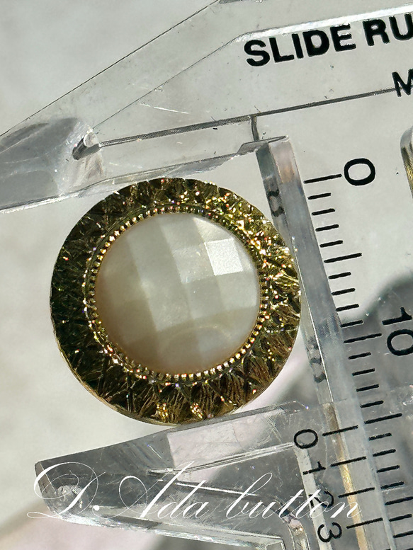 jp18【15mm 8個】絶妙な小ぶりの金ボタン 4枚目の画像