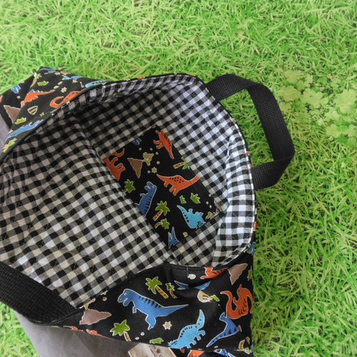 レッスンバッグ　絵本袋　ポケット付き　恐竜化石　アイボリー×黒　茶 レッスンバッグ 絵本袋 ポケット付き 恐竜化石 アイボリー×黒 茶