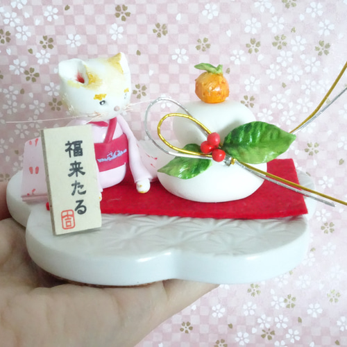 招き猫⁉手のひらサイズのお着物猫ちゃんと鏡餅のお正月飾り【お正月