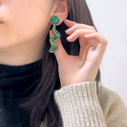 ナチュラルカラーのモードなイヤリング(ピアス変更可)　ポリマークレイ ナチュラルカラーのモードなイヤリング(ピアス変更可) ポリマークレイ