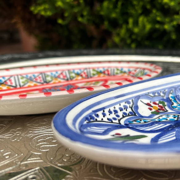 チュニジア・ナブールの陶器　19cmオバール皿　2枚セット　ベルベル情熱の赤 27＆澄んだブルーが魅力的 69 8枚目の画像
