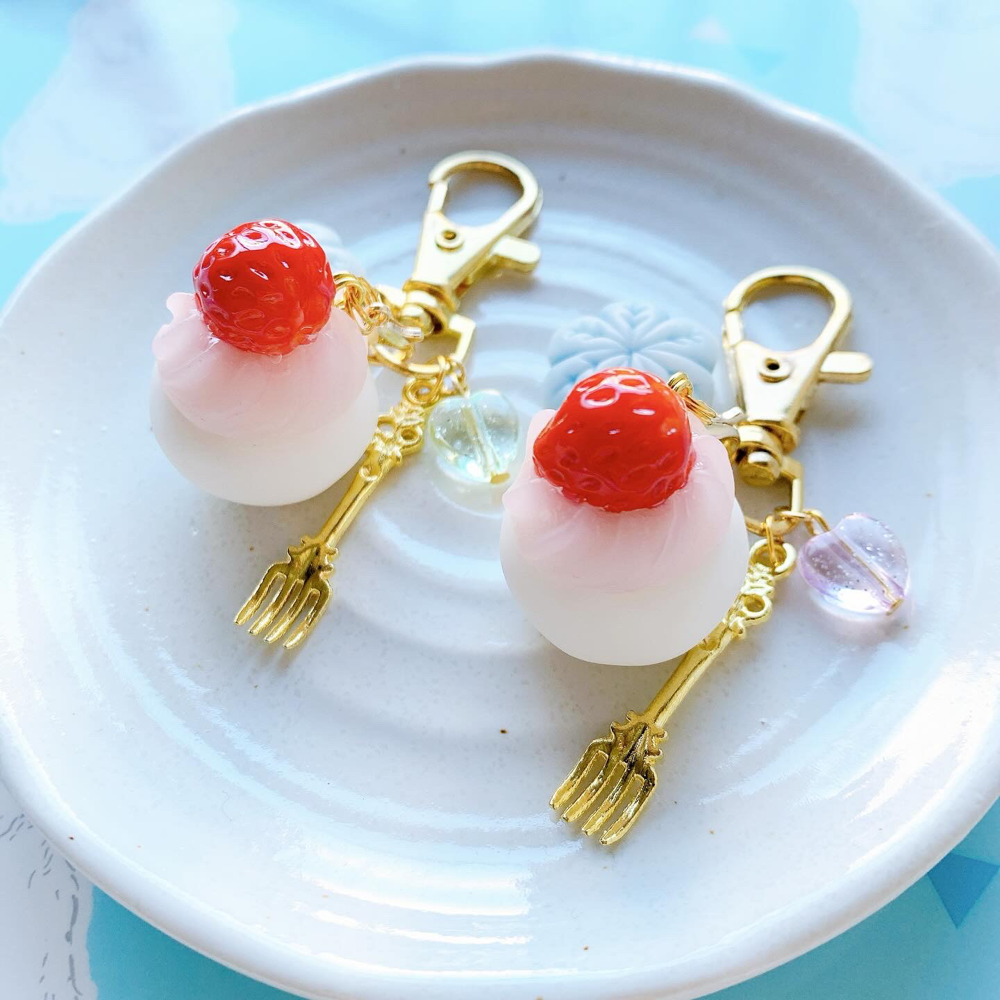 ケーキ風桜餡団子の和菓子キーホルダー フェイクスイーツ 樹脂