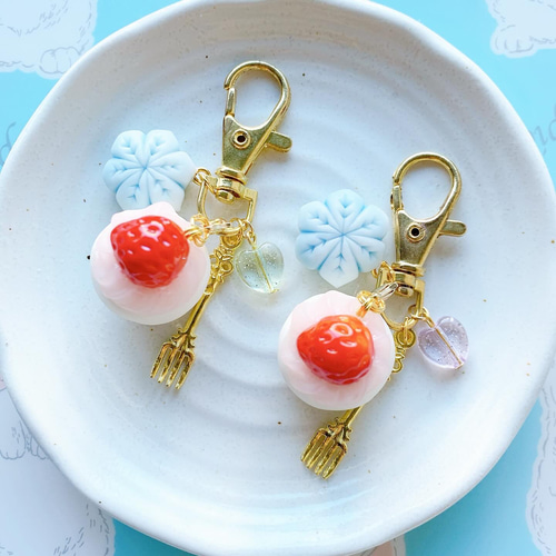 ケーキ風桜餡団子の和菓子キーホルダー フェイクスイーツ 樹脂