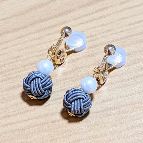 水引玉結びとパール 鉛色 イヤリング/ピアス イヤリング