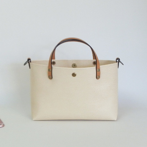 ✨美品✨　バーバリー　ハンドバッグ　キャンバス　レザー　スクエア　ロゴエンボス 極美品☆ バーバリー ハンドバッグ キャンバス レザー スクエア ロゴ