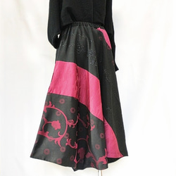 和服翻拍不規則下擺裙：阿拉伯式花紋/黑 x 紫色和服翻拍 / 2312sk01 第5張的照片