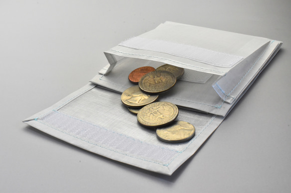 Dyneemaだけで作った財布  余計なものなし ダイニーマ UL WALLET 二つ折り財布 水色 1枚目の画像