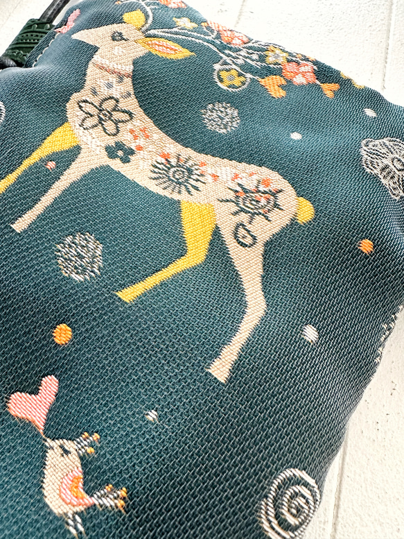 スマホ ポシェット ショルダー ジャガード織り 鹿 トナカイ 深緑 3枚目の画像