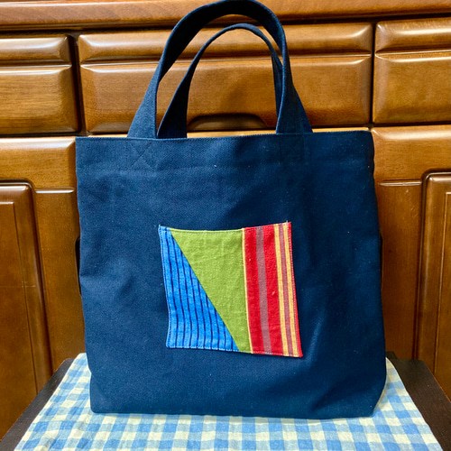久留米絣のカラフルパッチワークポケットが付いた帆布のトートバッグ