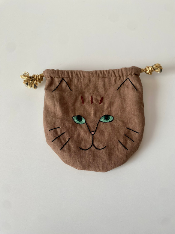 猫刺繍巾着　ブラウン 2枚目の画像