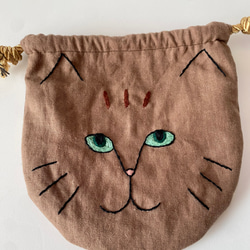 猫刺繍巾着　ブラウン 4枚目の画像
