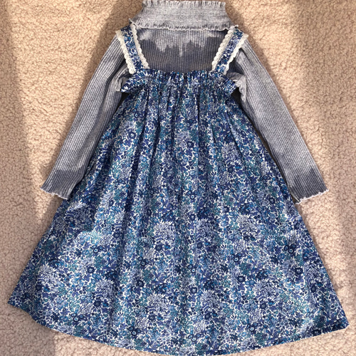ファミリア　リバティワンピース　ワンピース　花柄ワンピース　ブルー　リボン familiar - ファミリア リバティ 花柄 ワンピースの通販 by