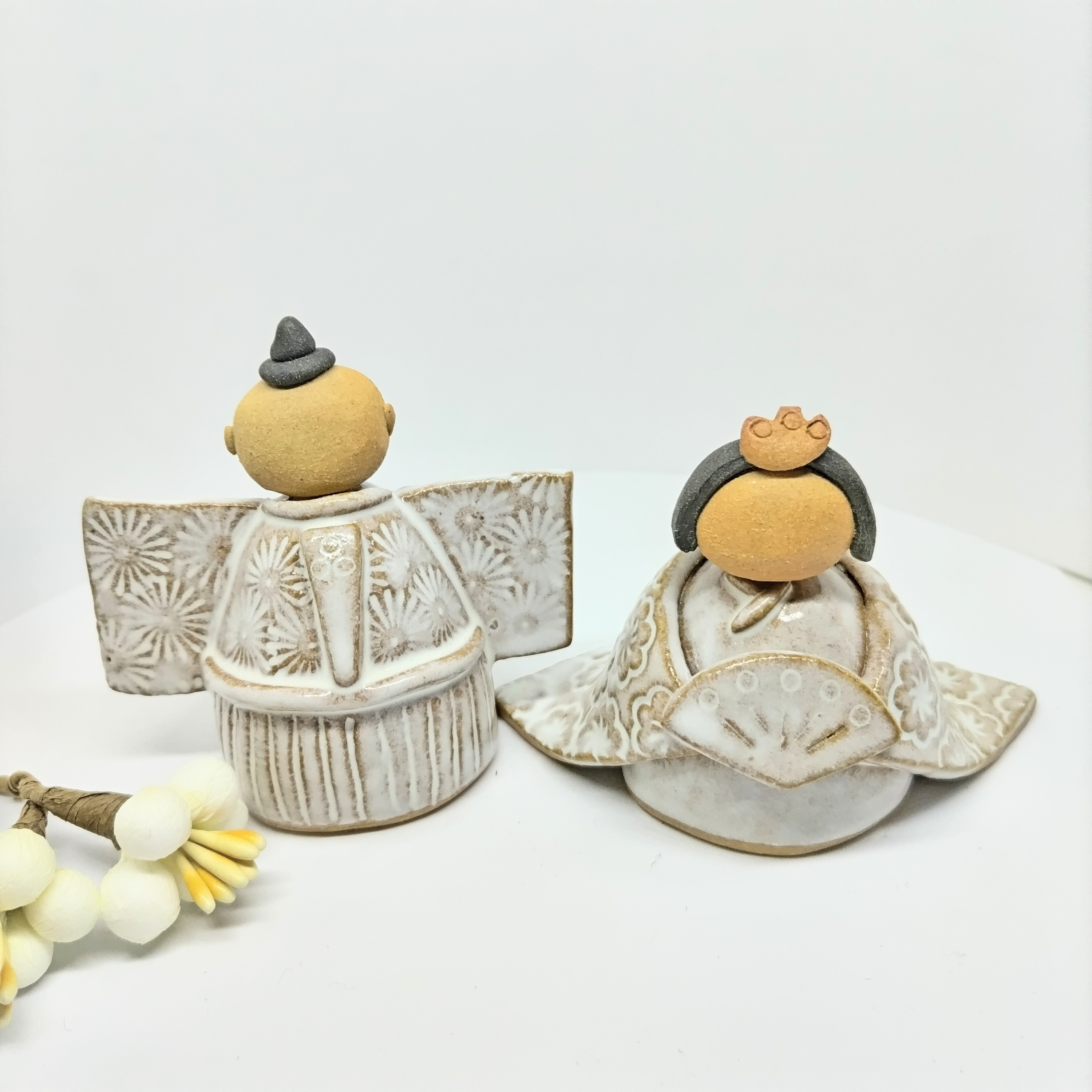 ちいさいしろいおひな様