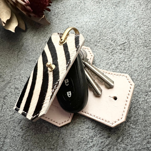 牛毛皮ハラコキーケース(medium) 細ゼブラ柄 / 白×黒〖受注制作〗 キー