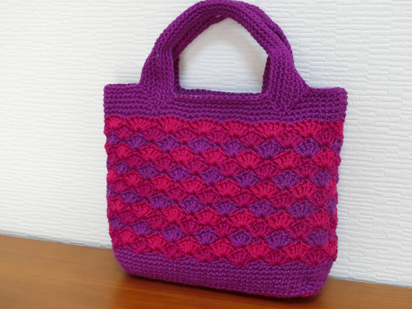 ちょっとお買い物！手編みミニトートバッグ 　赤紫　松編み　 2枚目の画像