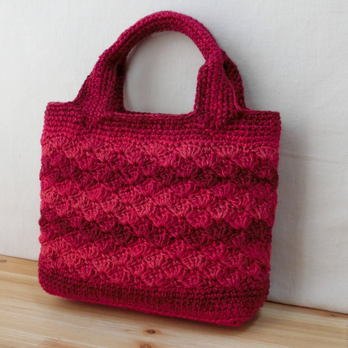 ちょっとお買い物！手編みミニトートバッグ 赤紫 松編み トートバッグ