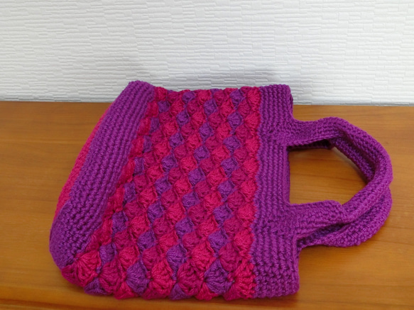 ちょっとお買い物！手編みミニトートバッグ 　赤紫　松編み　 5枚目の画像