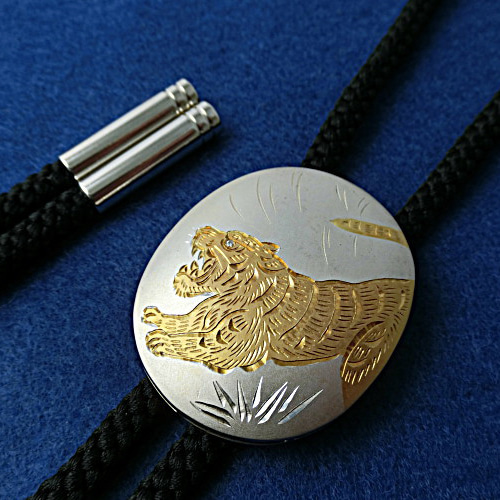 ♦天然石 古作 ヴィンテージ 手彫り 瑪瑙 寅 ループタイ 工芸品 骨董品 ♢天然石 古作 ヴィンテージ 手彫り 瑪瑙 寅 ループタイ 工芸品