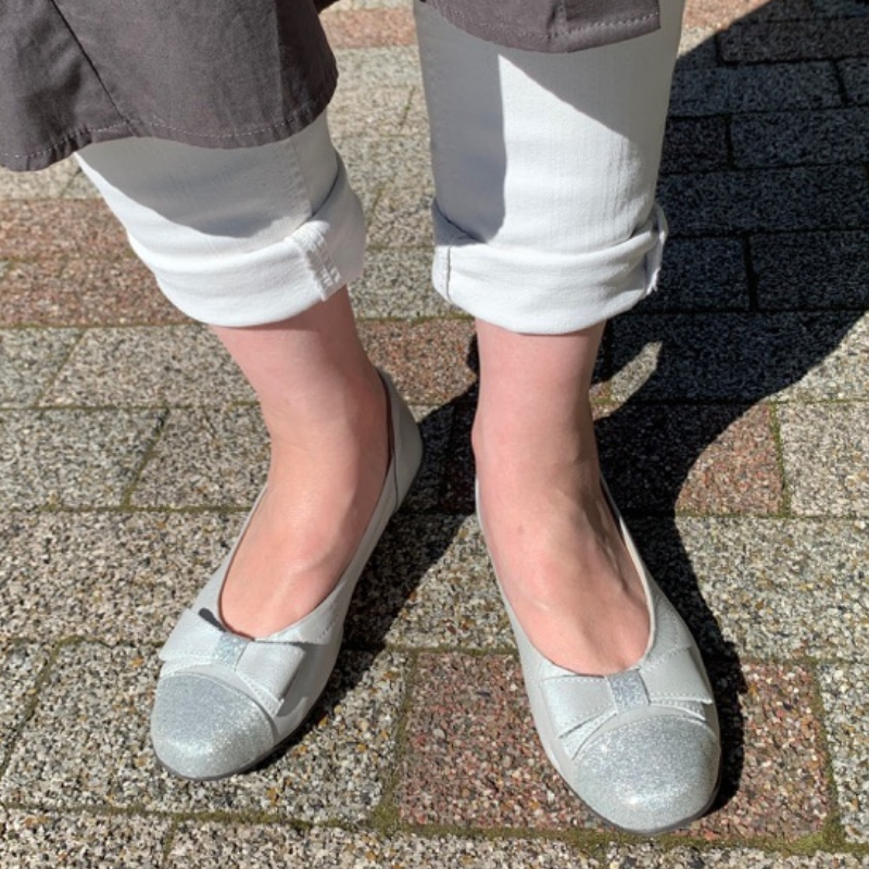 【キラキラさん】本革幅広バレエシューズ　EEE