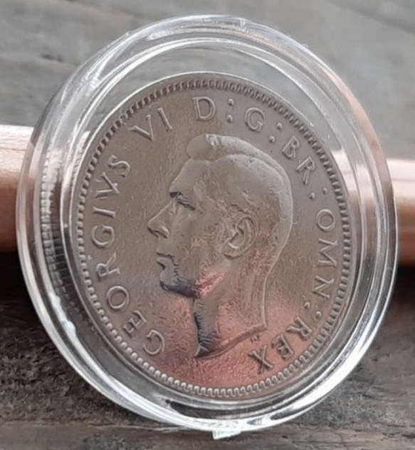 幸せのシックスペンス イギリス 1947年 ラッキー6ペンス 本物古銭英国コイン コインカプセル付き 美品です 2枚目の画像