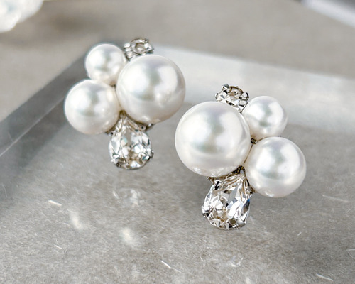 y*様 天然石カボションルビー✖️ホワイトトパーズ　ピアス&リングのセット y*様 天然石カボションルビー✖️ホワイトトパーズ ピアス&リングの