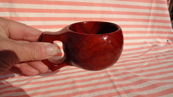 赤レンガ色の一木彫りコーヒーカップ 8枚目の画像