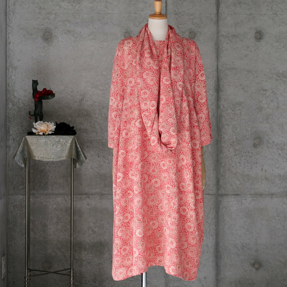 花唐草模様のワンピース   フリーサイズ  ロングスヌード付き　着物リメイク　kimono 8枚目の画像