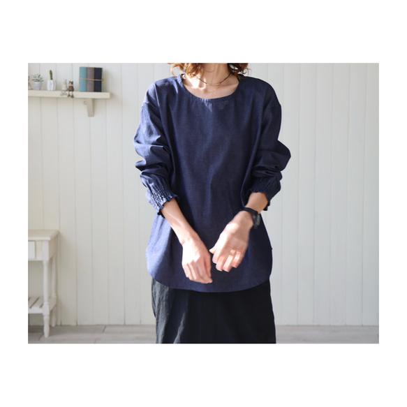 岡山倉敷市児島デニムで魅せる、シャーリング袖のシンプルなブラウス／8オンスデニムシャツ／デニムシャーリングトップス 11枚目の画像