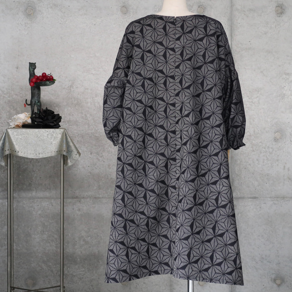 紬のワンピース　 麻の葉模様　パフ袖　Aライン　フリーサイズ　着物リメイク 7枚目の画像