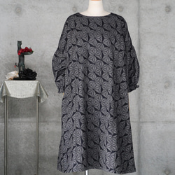 紬のワンピース　 麻の葉模様　パフ袖　Aライン　フリーサイズ　着物リメイク 3枚目の画像