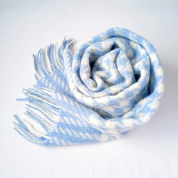 手織りラムウールカシミヤのマフラー （サックスブルー×ホワイト） 9枚目の画像