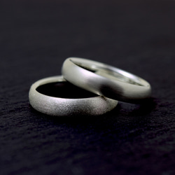 Sleek Ring / 4mm Silver ring サイズオーダー制作/ 受注製作シルバー　ダイヤポイント甲丸形状 4枚目の画像